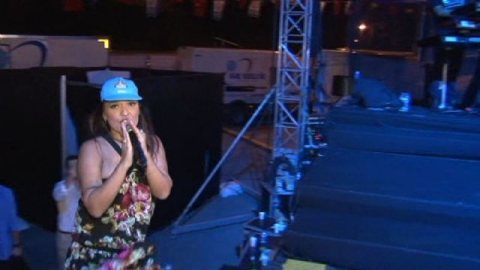 Festivalde Demet Akalın Rüzgarı