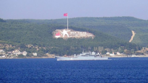 Rus savaş gemisi Çanakkale Boğazı'ndan geçti
