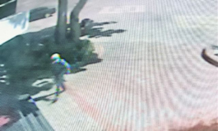 Kurye kılığına girerek boşanmak üzere olduğu eşini vurdu