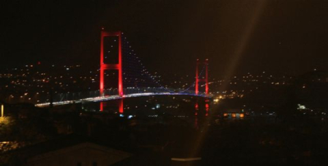 Şampiyon Slovenya'nın renkleriyle ışıklandırıldı