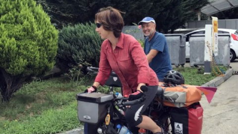 Alman çift bisikletle dünyayı turluyor