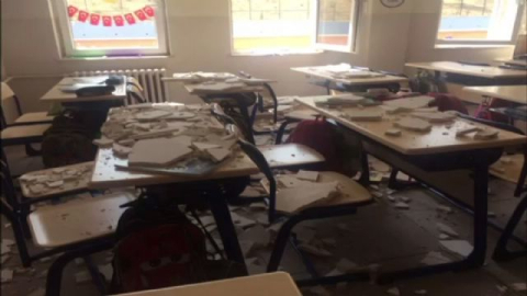 Tavandaki alçılar öğrencilerin üzerine düştü: 3 yaralı