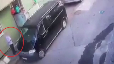 Çocukları adres sorma bahanesiyle minibüsüne bindirip, mahalleli bağırınca uzaklaştı