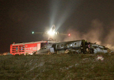 Atatürk Havalimanı'nda düşen uçaktan ilk görüntüler