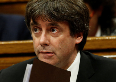 Katalonya bağımsızlık kararını askıya aldı