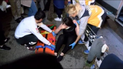 Genç kız hortumla kurtarıldı