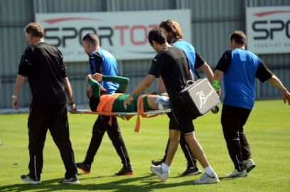 Sercan Yıldırım sahadan sedyeyle götürüldü