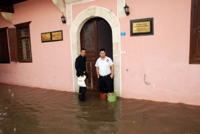 Mersin'de evler sular altında kaldı