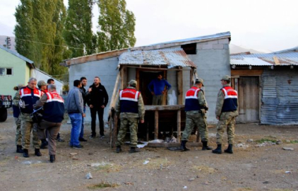 Bomba şüphesiyle kovalandı, bagajından buzağı çıktı