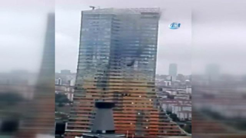 İstanbul'da gökdelende yangın