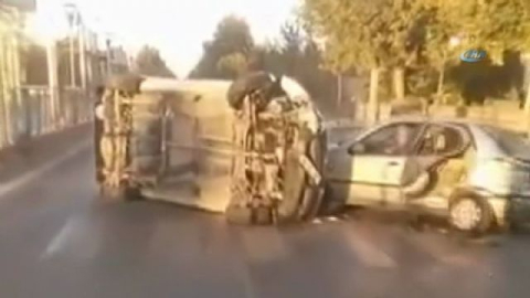 Önündeki kazayı canlı yayından verdi