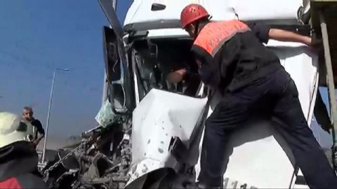 Sıkıştığı yerde sigara içmeye devam etti