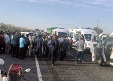 Otomobil traktörden ayrılan römorka çarptı: 1 ölü, 3 yaralı