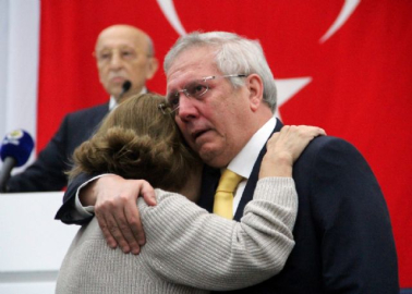 Aziz Yıldırım gözyaşlarına engel olamadı