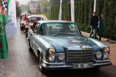 Sakarya'da klasik araçlarla 'Cumhuriyet rallisi' gerçekleşti