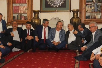 Çavuşoğlu Irak ve Suriyeli muhaliflerle bir araya geldi