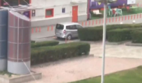 İstanbul'da AVM önünde şüpheli araç paniği