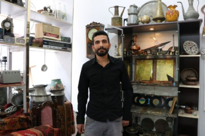 Topladığı antikalardan kişisel müze oluşturdu