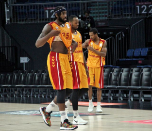Galatasaray'ın basketbol derbilerinde yüzü gülmedi