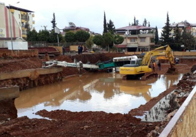 İş makinesinin operatörü böyle kurtarıldı