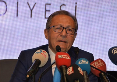 Ahmet Edip Uğur istifa etti