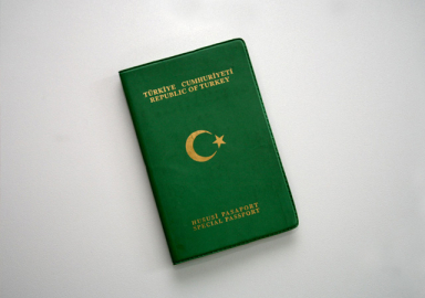 Kamu görevlisi yurt dışına belgesiz çıkabilecek