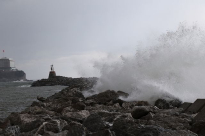 Dalgaların boyu 10 metreye ulaştı