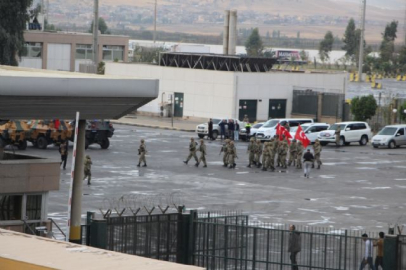 Devir teslimin ardından askerler tatbikat alanına döndü