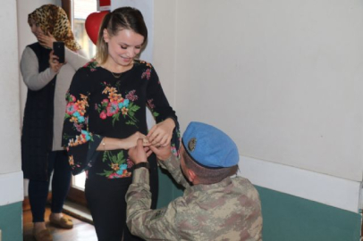 Uzman çavuştan sürpriz evlenme teklifi