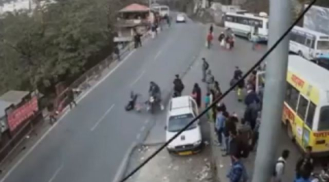 Motosikletli kadına böyle çarptı