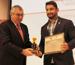 Taha Akgül'e büyük onur