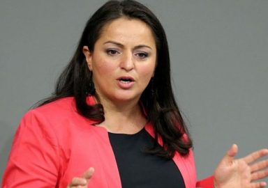 Skandal hareket: Türk kökenli milletvekili Meclis'i karıştırdı!