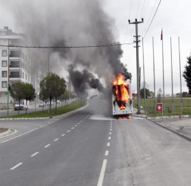 İşçi servisi alev aldı, faciadan kıl payı dönüldü