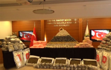 İstanbul'da zehir tacirlerine darbe: Tam 710 kilo...