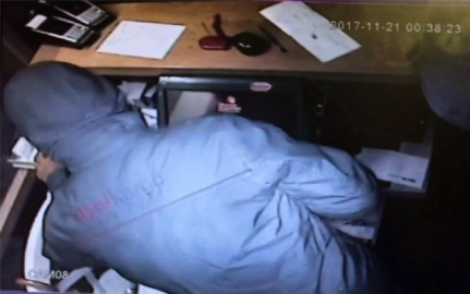 Kasap dükkanından hırsızlık kamerada