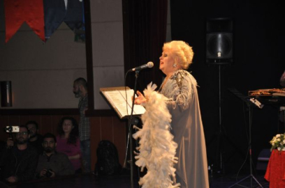 Üsküdar'da Neşe Karaböcek rüzgarı