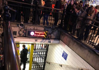 Lonra'da metro istasyonu tahliye ediliyor