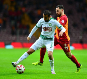 İlk yarı Galatasaray'ın üstünlüğüyle bitti