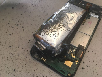 Cep telefonu bomba gibi patladı