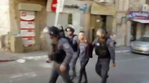 Batı Şeria'da 12 Filistinli genç gözaltına alındı