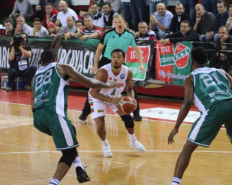 Pınar Karşıyaka evinde kaybetti