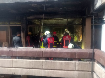 Topkapı'da çıkan yangın paniğe neden oldu