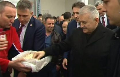 Yıldırım cuma namazını Yıldırım Beyazit Camii'nde kıldı