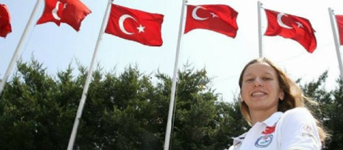 Galatasaraylı yüzücü Nida Eliz Üstündağ finalde