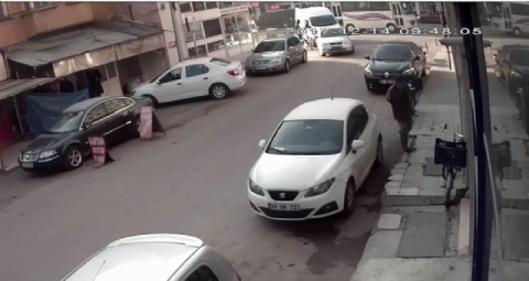 Çaldıkları parayı harcayan hırsızlar kamerada