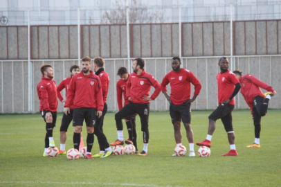 Taraftarlardan Samsunspor'a meşaleli destek