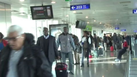 Havalimanında insan kaçakçılığı polise takıldı