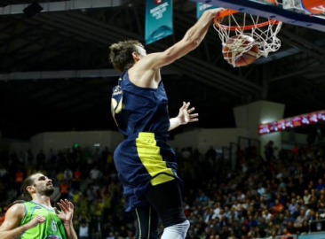 Tofaş'a ilk mağlubiyetini Fener tattırdı