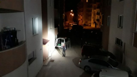 Eve giren hırsız kapıyı arkadan kilitledi