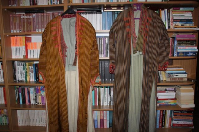 Üç kuşak 200 yıllık ipek gelinliği giydi